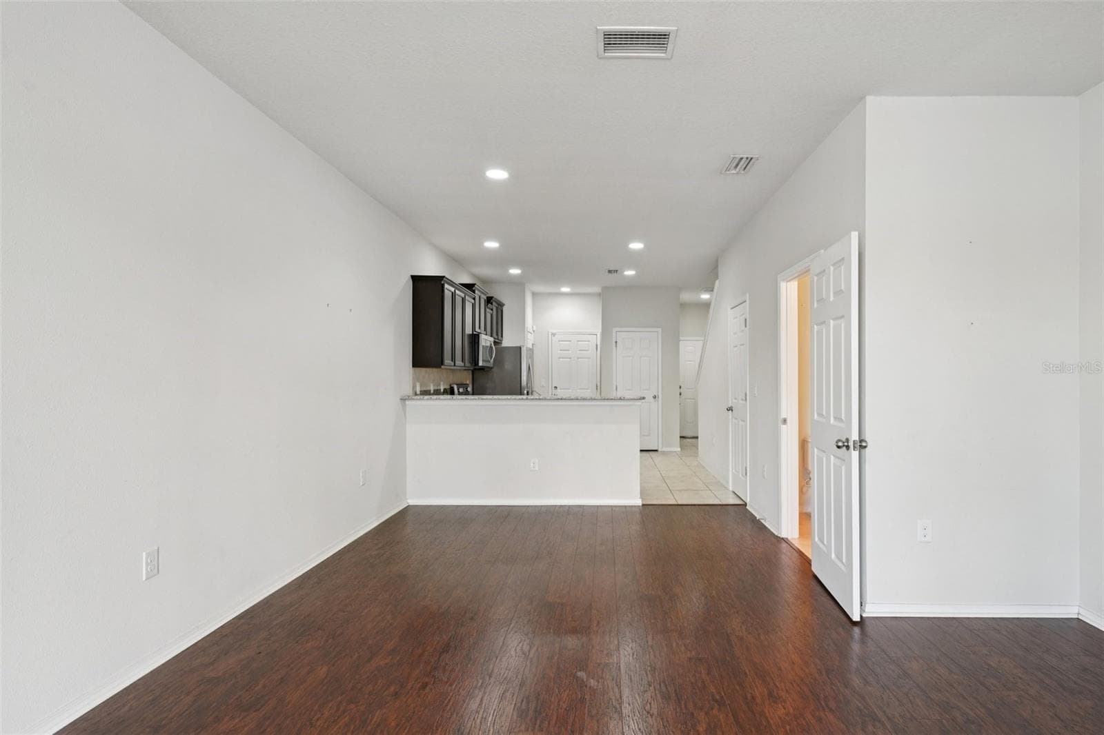 Townhouse at 4935 WHITE SANDERLING CT, TAMPA, photo 12 of 49