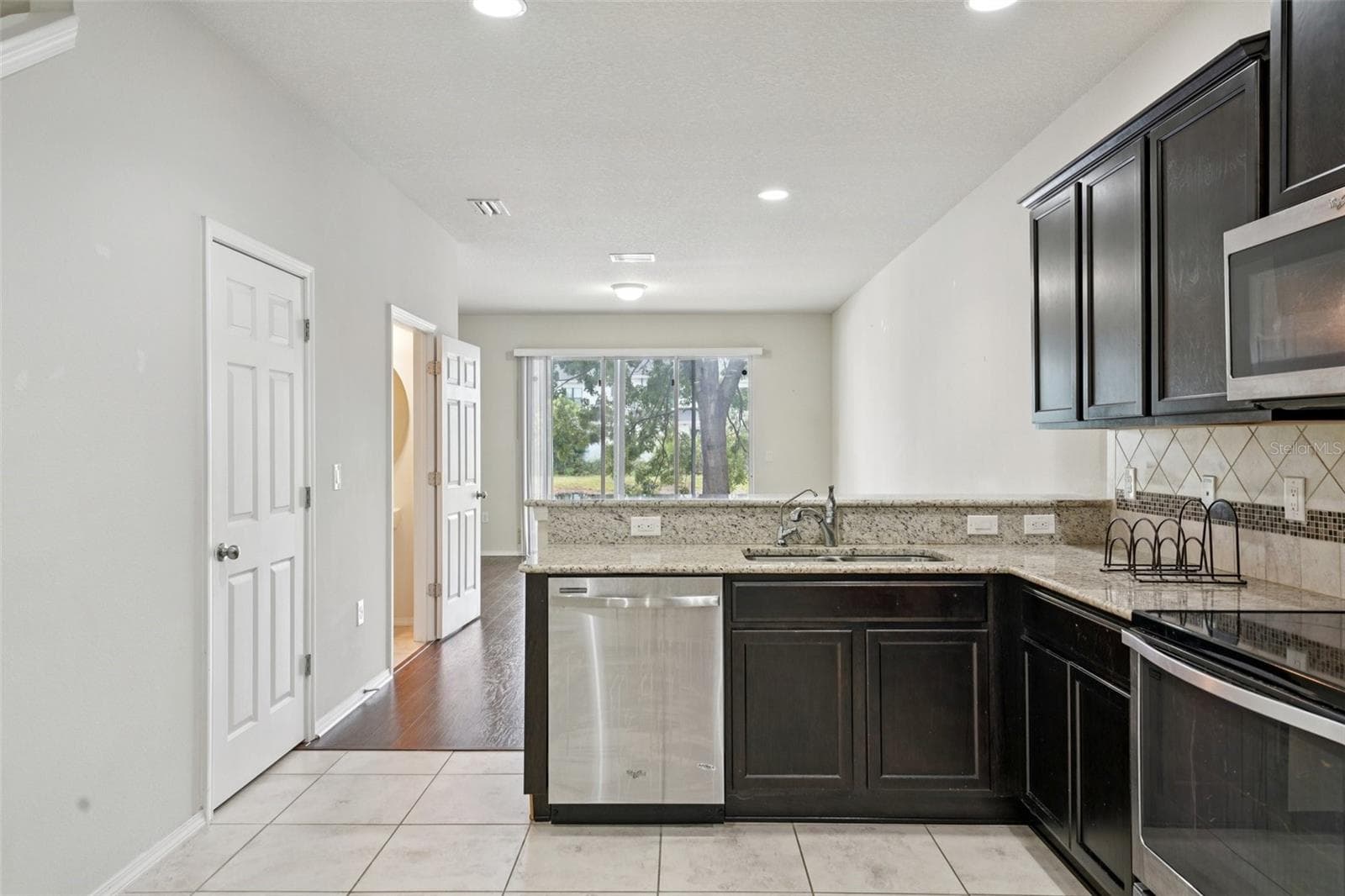 Townhouse at 4935 WHITE SANDERLING CT, TAMPA, photo 18 of 49