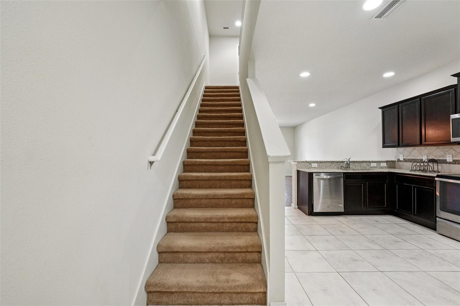 Townhouse at 4935 WHITE SANDERLING CT, TAMPA, photo 22 of 49