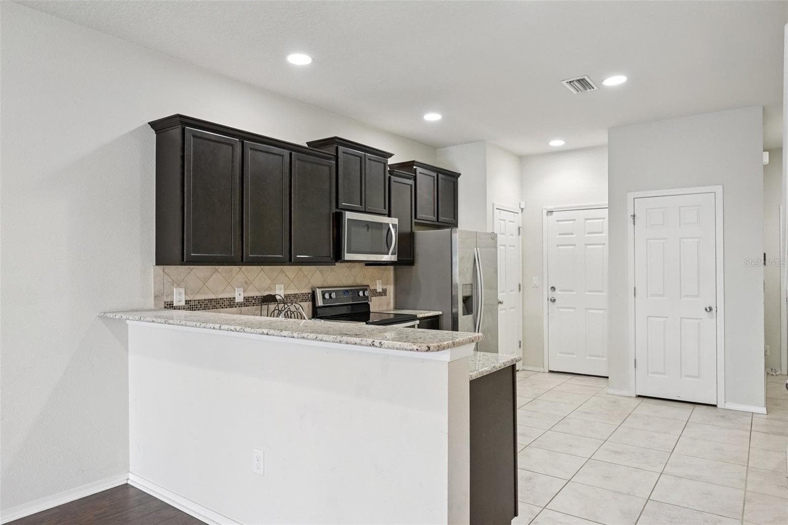 Townhouse at 4935 WHITE SANDERLING CT, TAMPA, photo 23 of 49