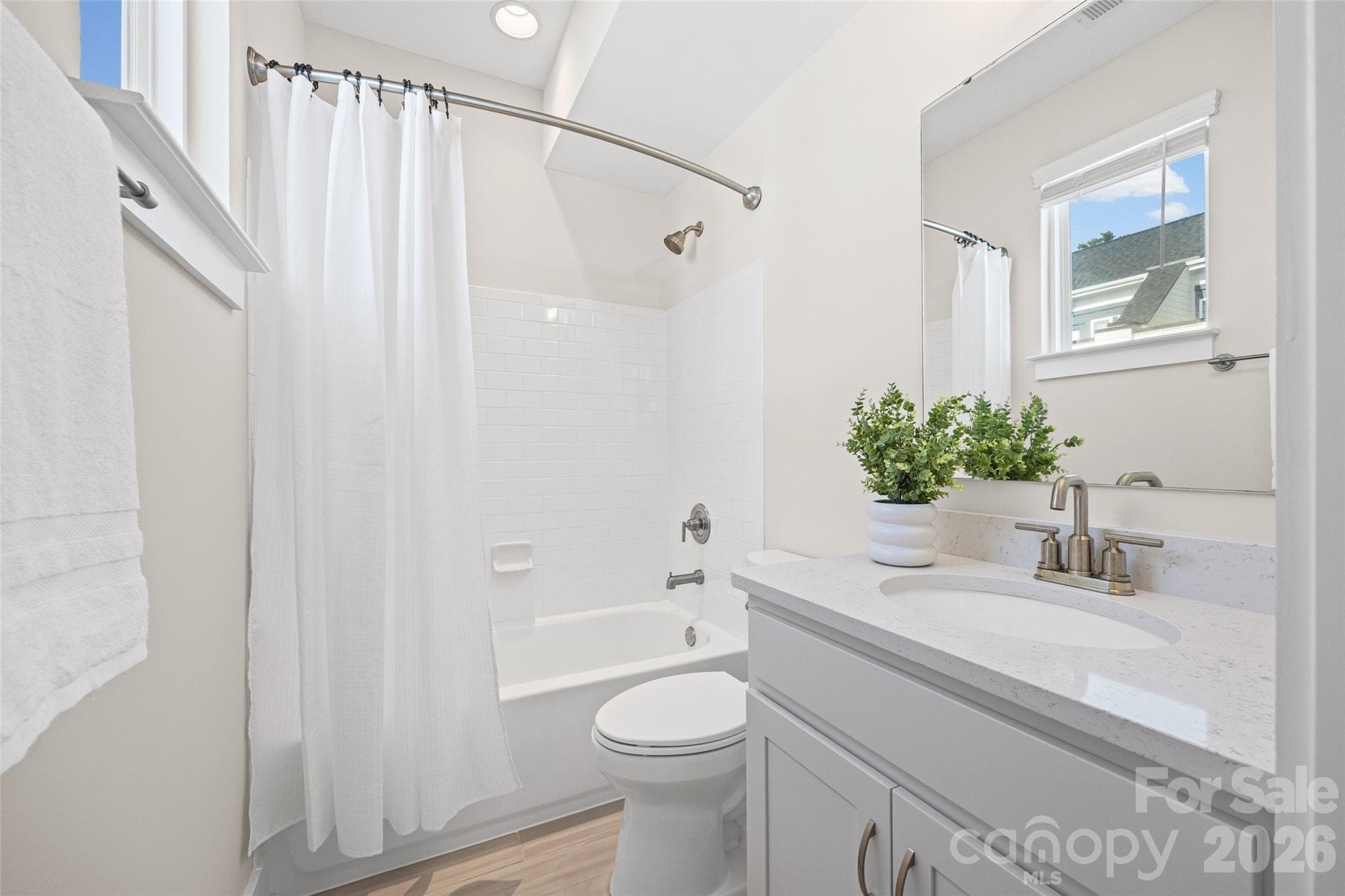 3rd FL: Full bath with tub and shower - 1229 Lomax Avenue, Charlotte