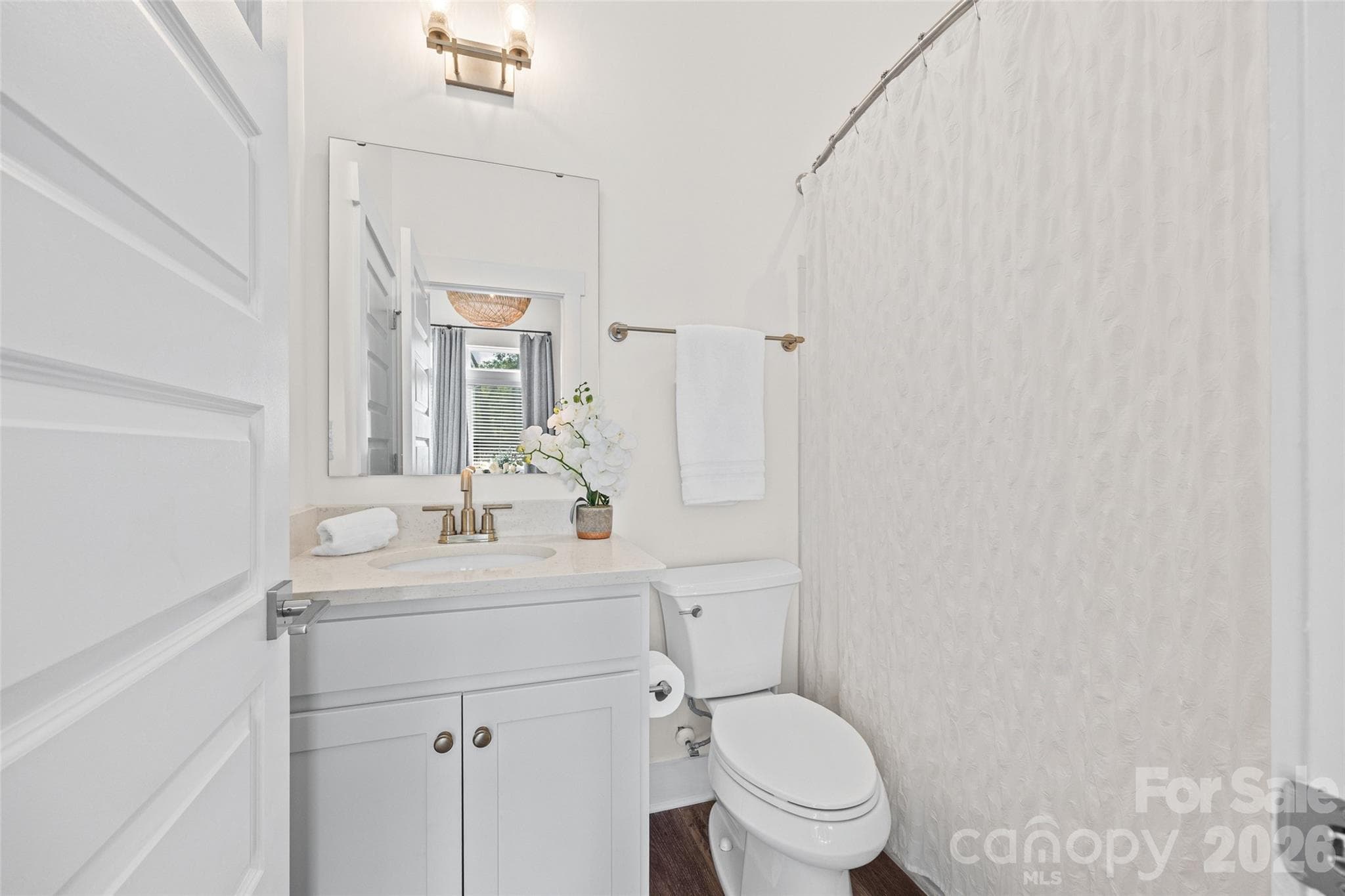 Entry level en-suite bathroom with tub and shower. - 1229 Lomax Avenue, Charlotte