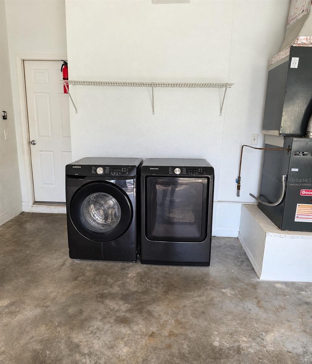 Virtually StagedLaundry in Garage - 7628 CLOVELLY PARK PLACE, APOLLO BEACH