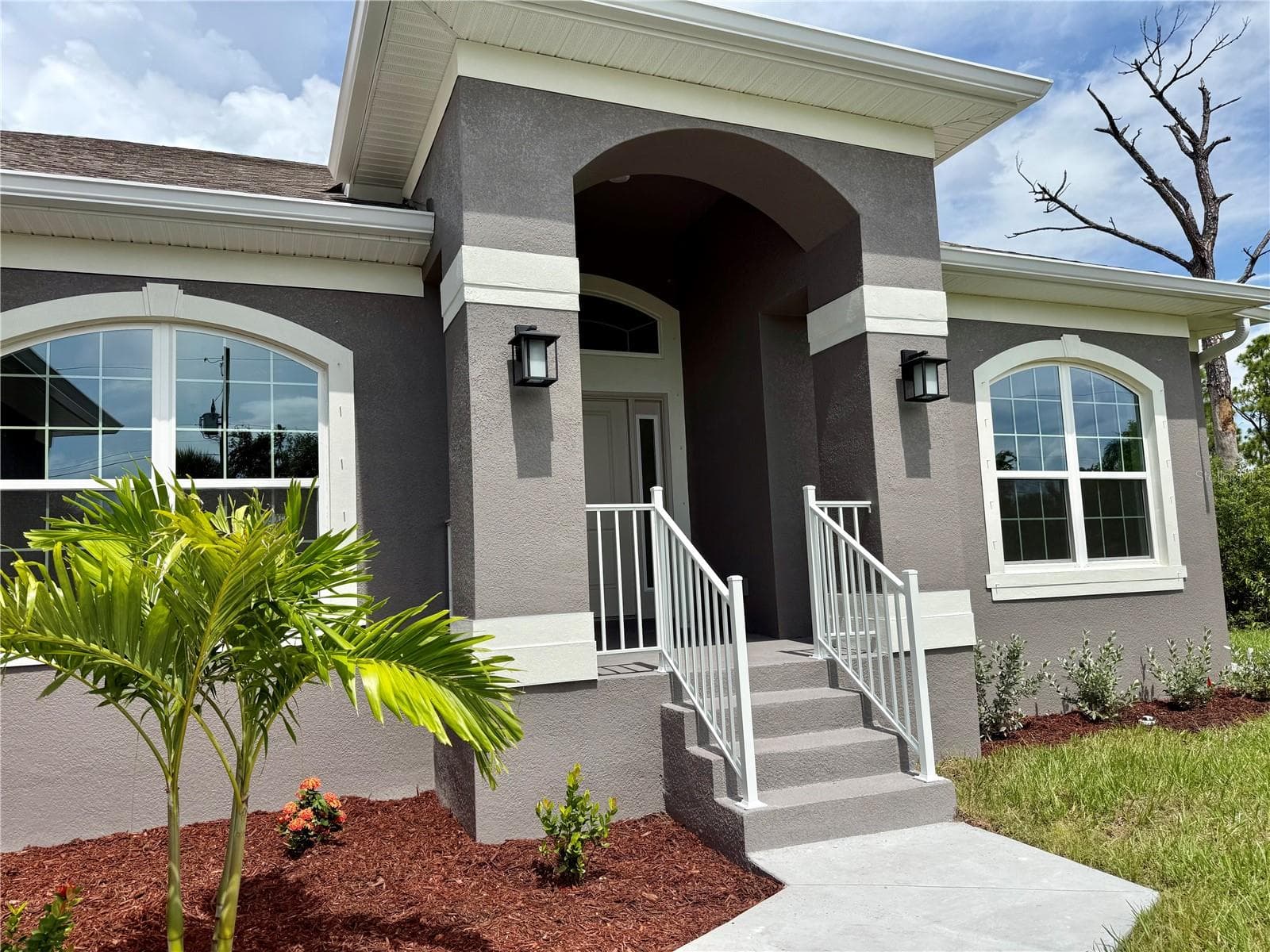 Single Family Residence at 15585 ALDAMA CIR, PORT CHARLOTTE, photo 2 of 25