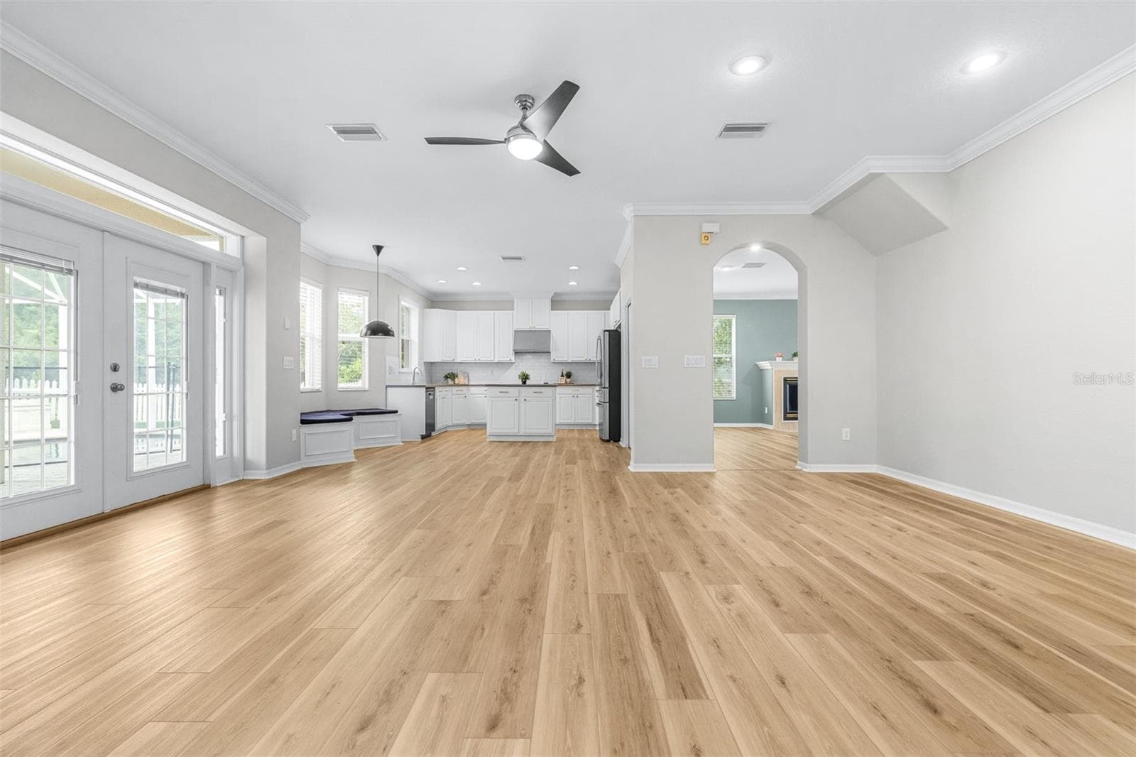 Family room with adjoining eat-in kitchen - 27015 FIREBUSH DR, WESLEY CHAPEL