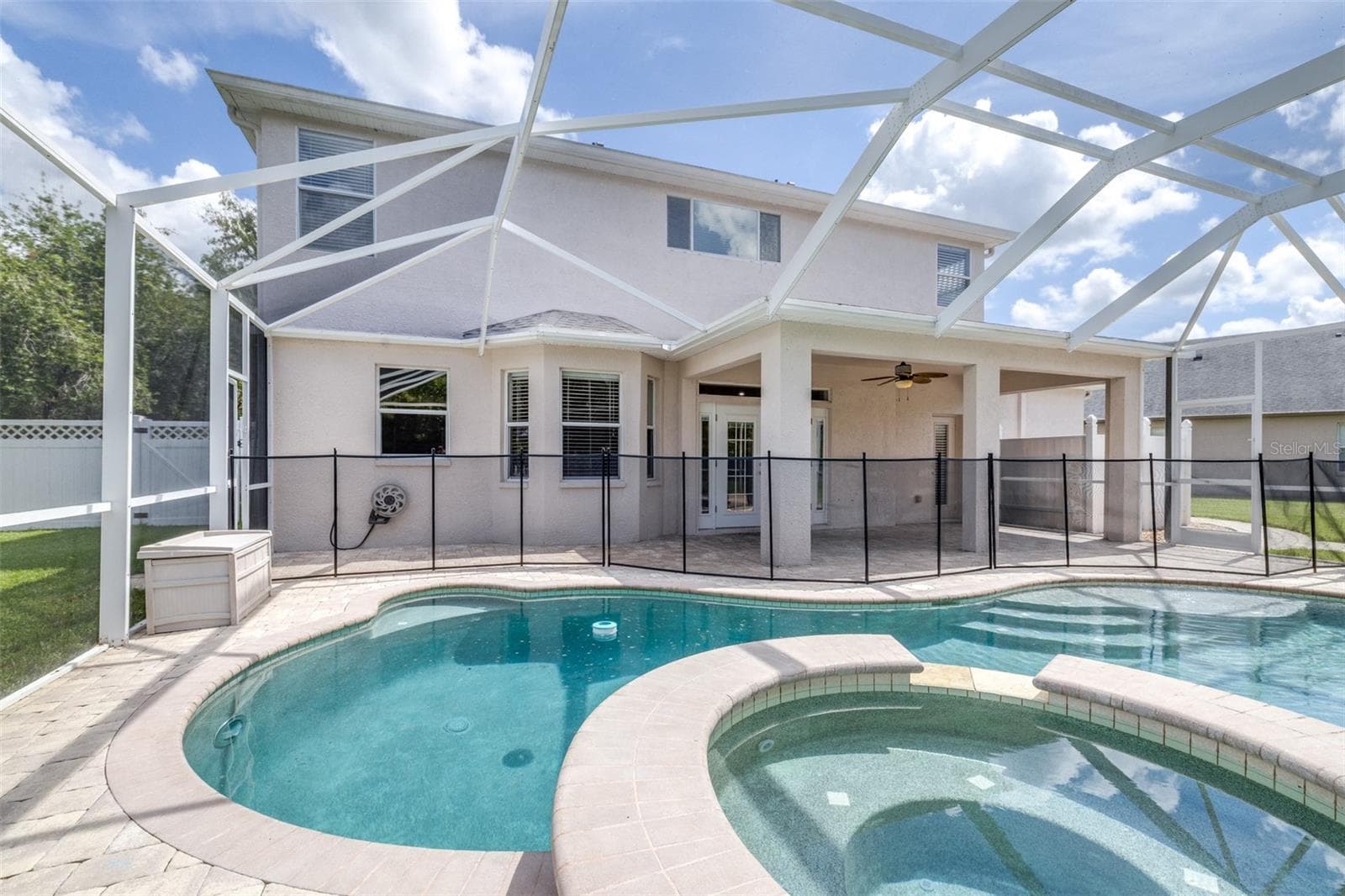 Pool with spa - 27015 FIREBUSH DR, WESLEY CHAPEL