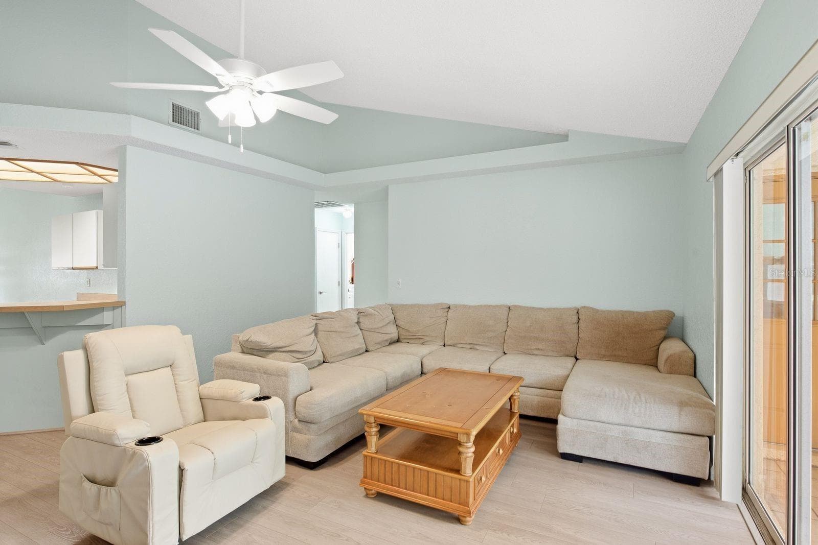 A welcoming space for for all your comforts! - 5955 107TH TER N, PINELLAS PARK