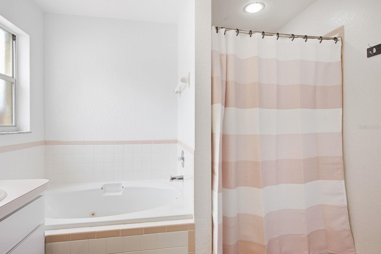 Primary Bathroom with soaking tub - 5955 107TH TER N, PINELLAS PARK