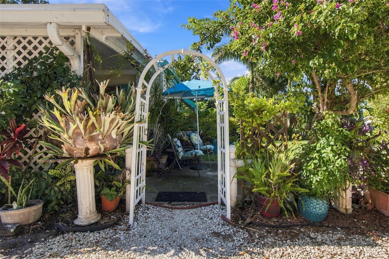 Entrance from the extra parking area - 980 7TH ST NW #1A, LARGO