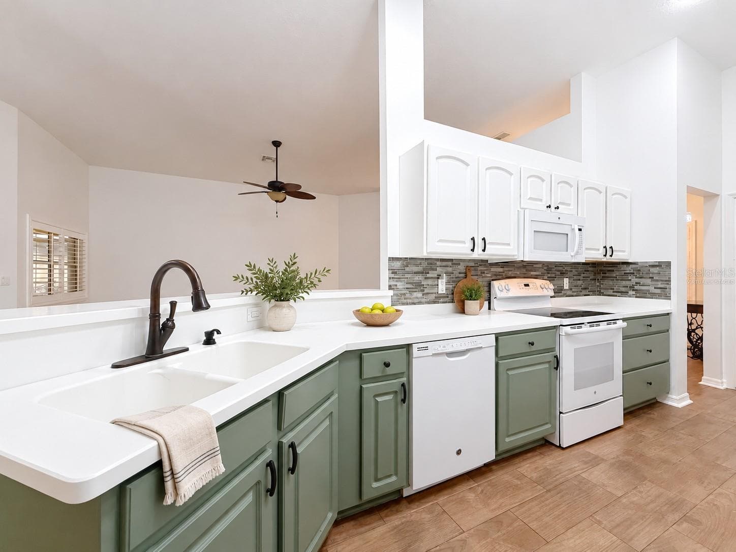 Virtually staged - 507 DOWLING CIR, LADY LAKE