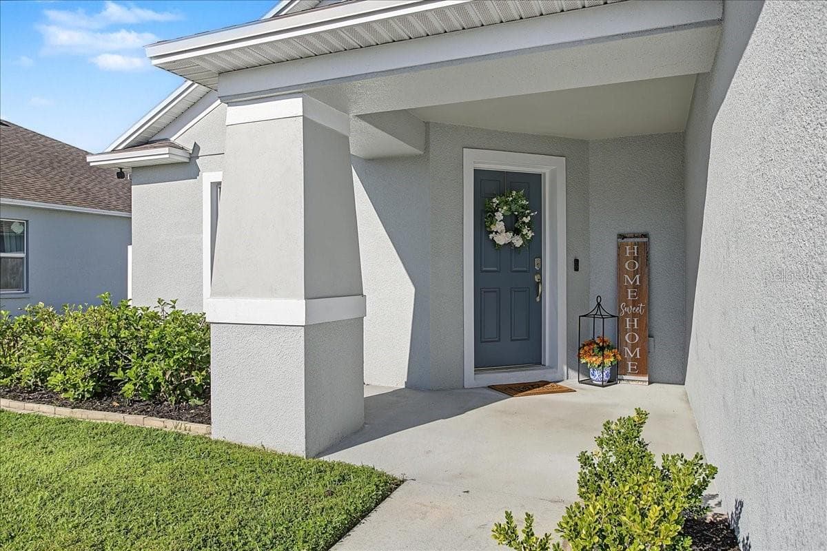Covered front porch - 2760 HUDSON ST, LAKELAND