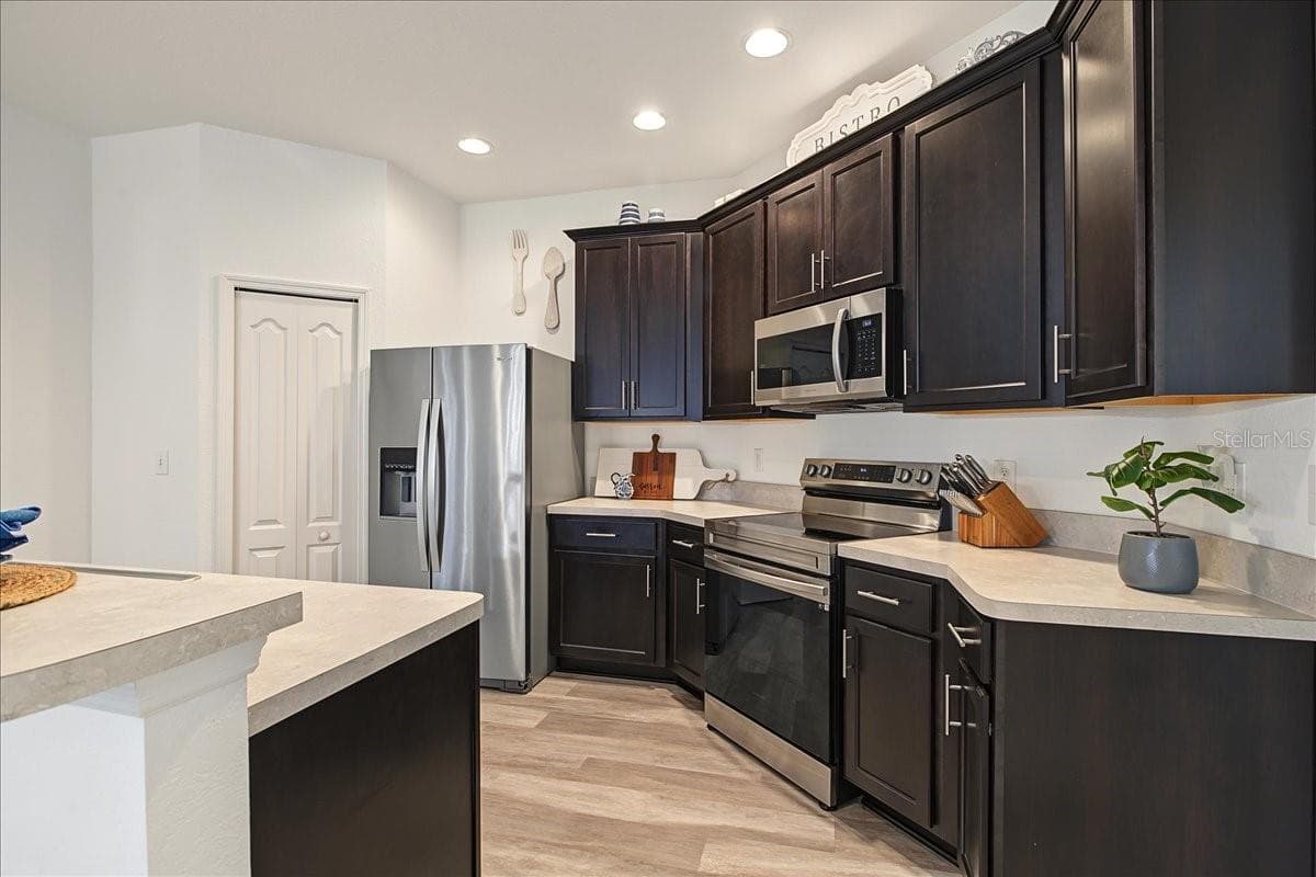 Single Family Residence at 2760 HUDSON ST, LAKELAND, photo 5 of 51