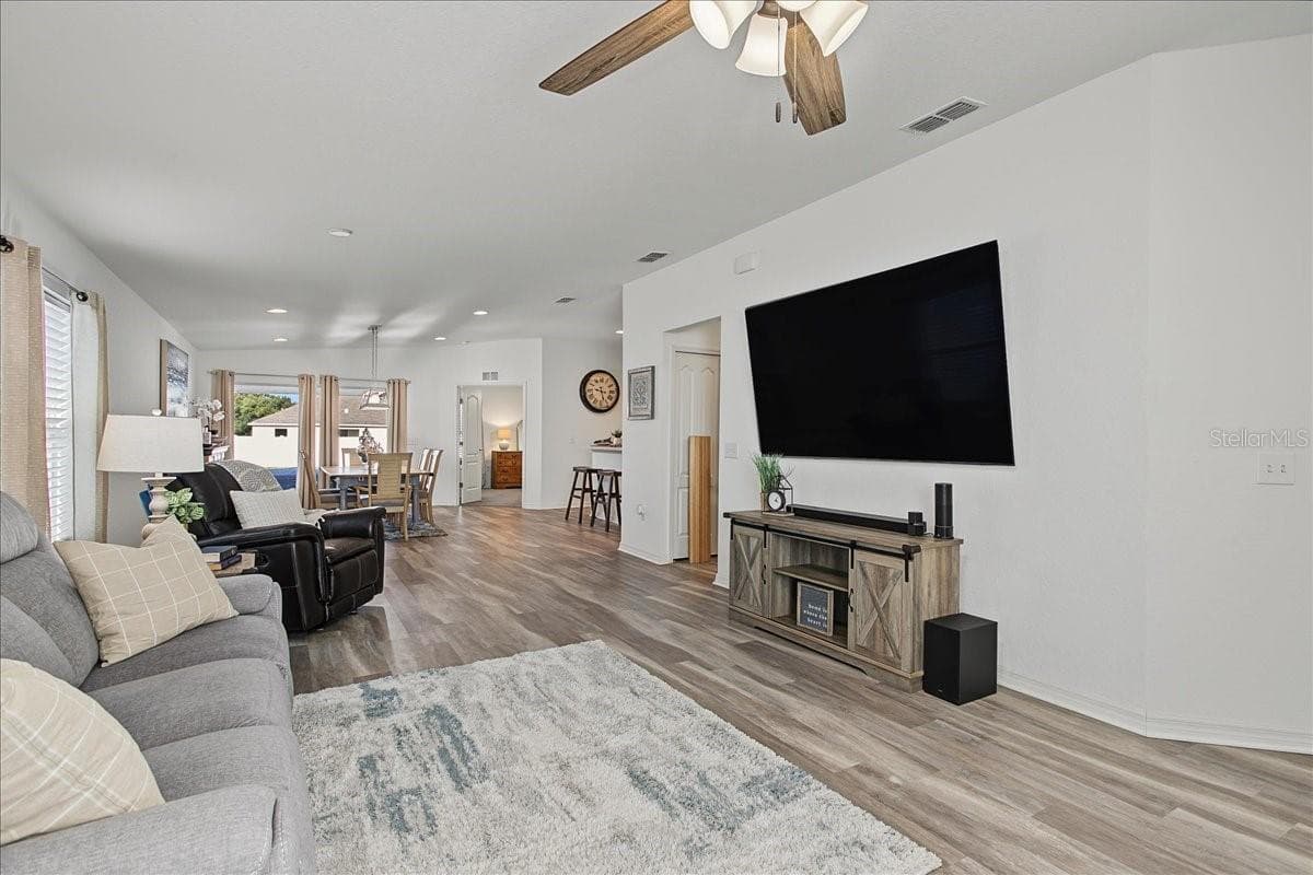 Spacious Living Area - 2760 HUDSON ST, LAKELAND
