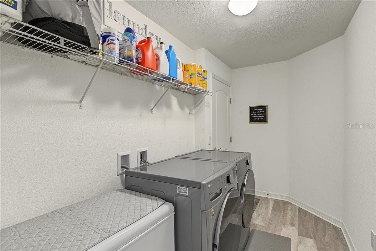 Large laundry room - 2760 HUDSON ST, LAKELAND