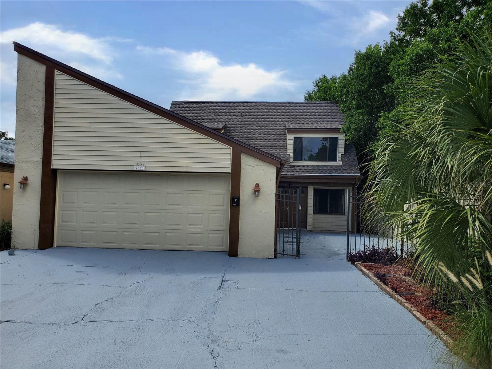 7500 ROCKY POINT DR