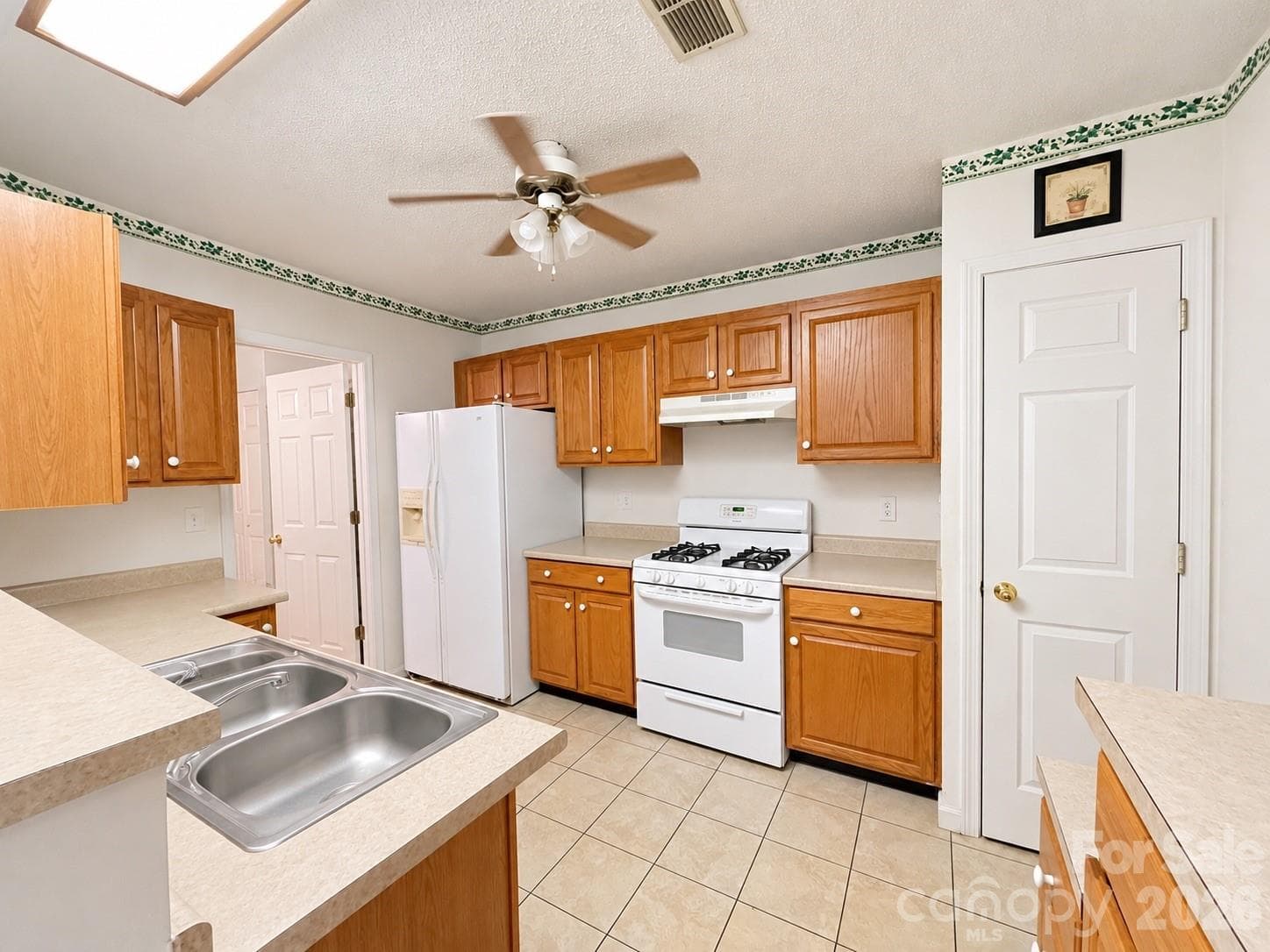 KITCHEN - 135 LANDLUBBER Trail, Mount Gilead