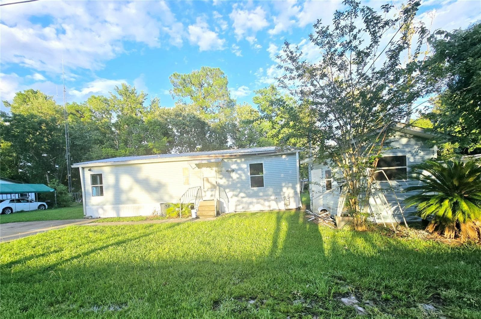 208 PINE TREE TRL