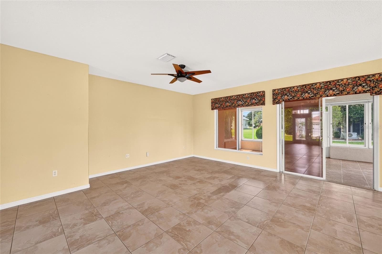 Single Family Residence at 12456 SE 92ND TER, SUMMERFIELD, photo 7 of 75