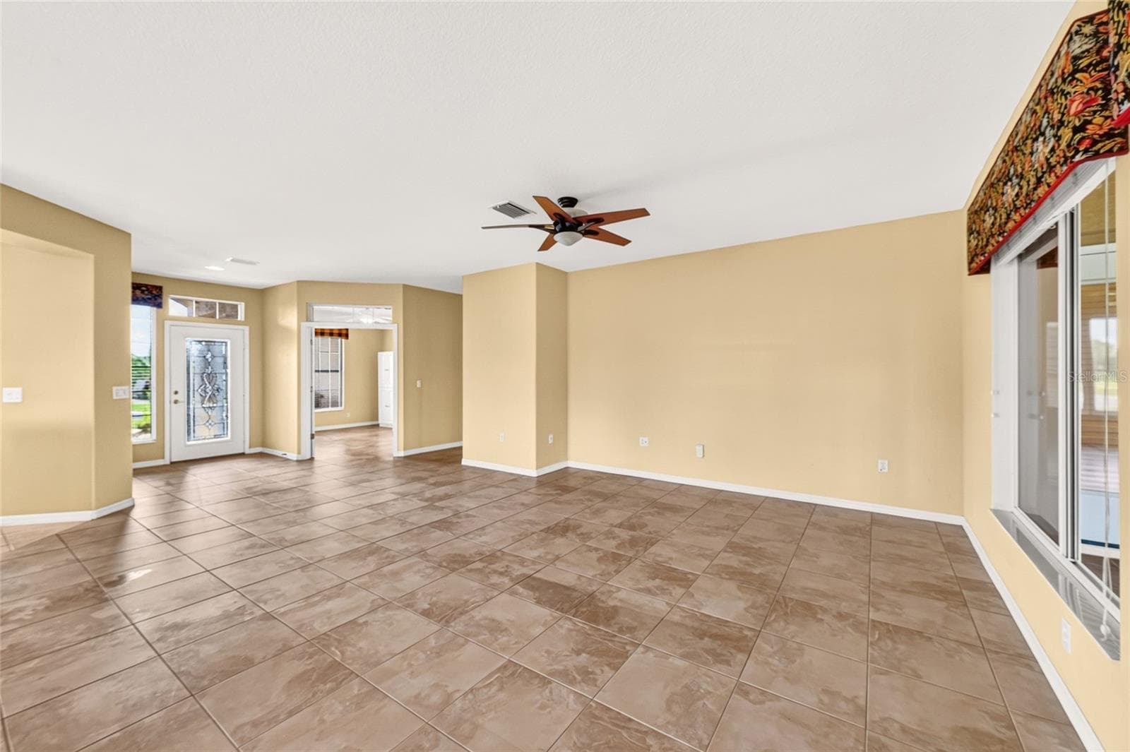 Single Family Residence at 12456 SE 92ND TER, SUMMERFIELD, photo 9 of 75