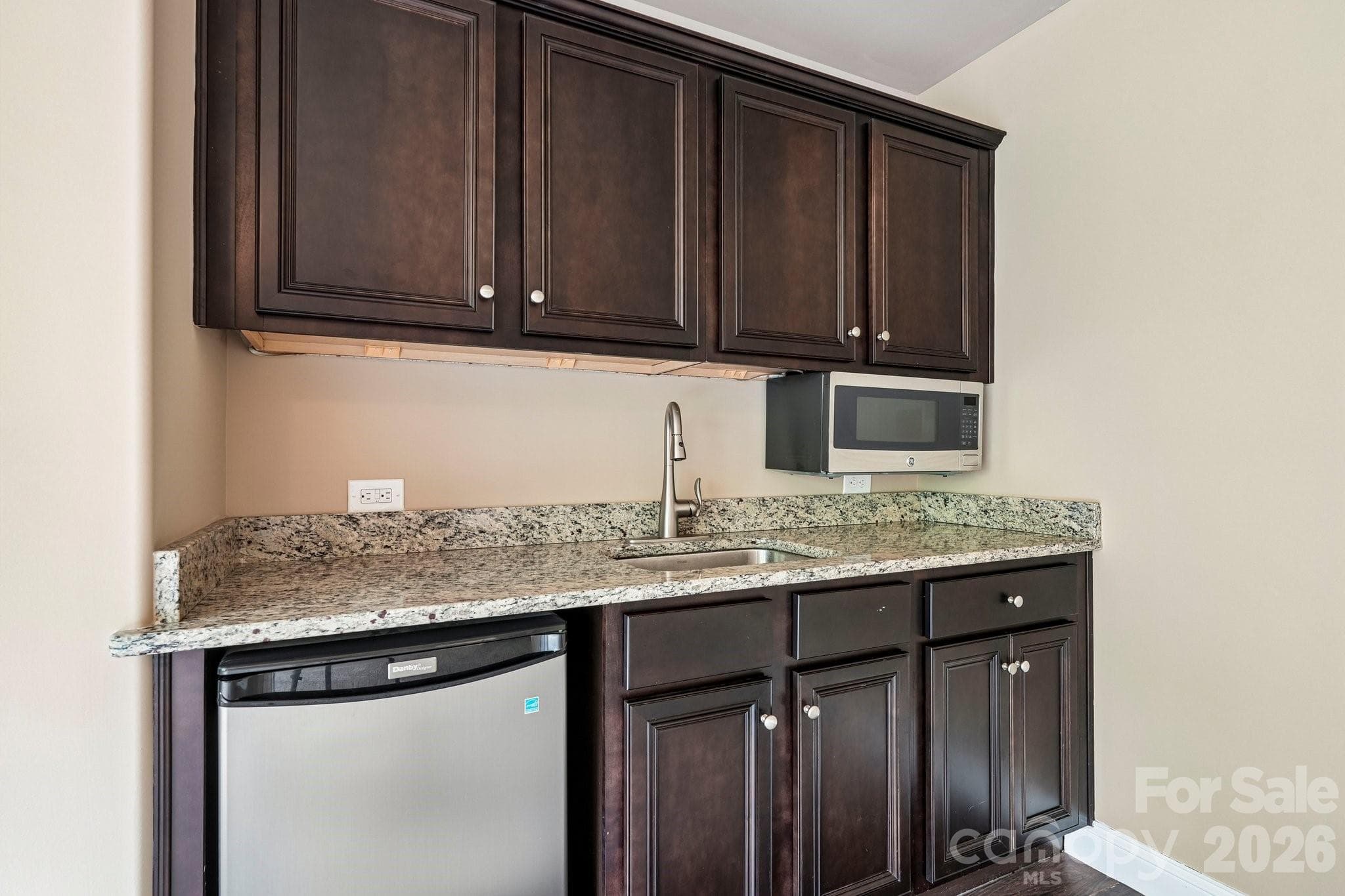 Single Family Residence at 2950 Donegal Drive, Kannapolis, photo 14 of 47