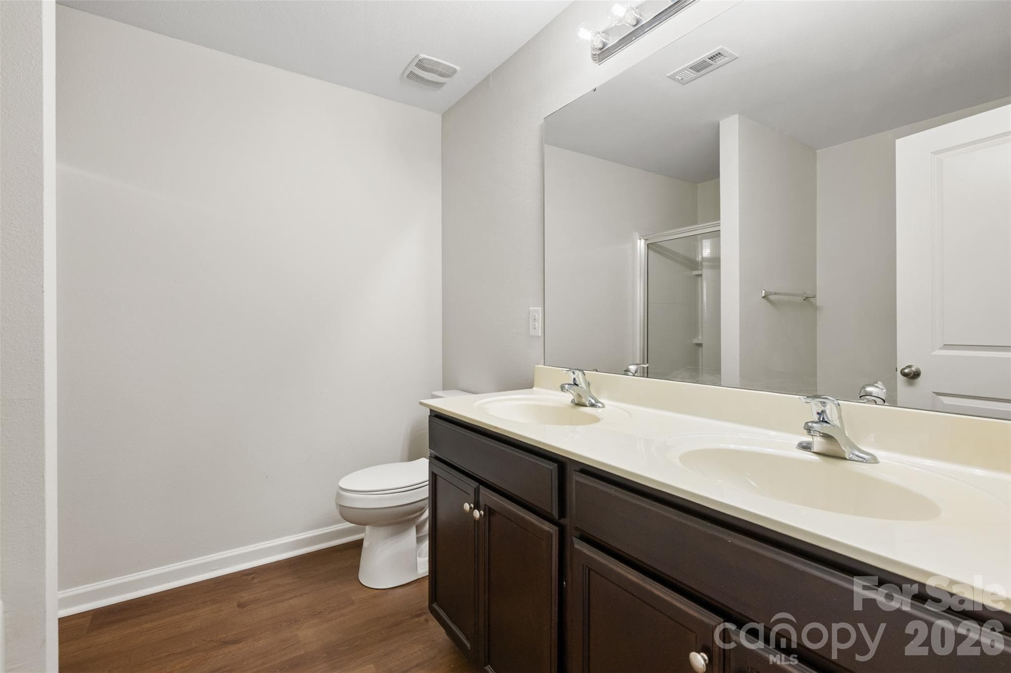 Owner's bathroom - 2824 Easton Knoll Drive, Dallas