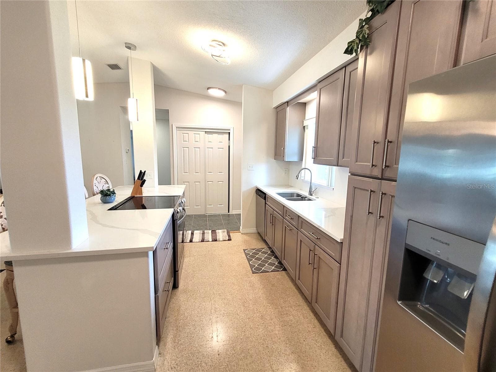 Single Family Residence at 137 MIDWAY IS, CLEARWATER, photo 5 of 27