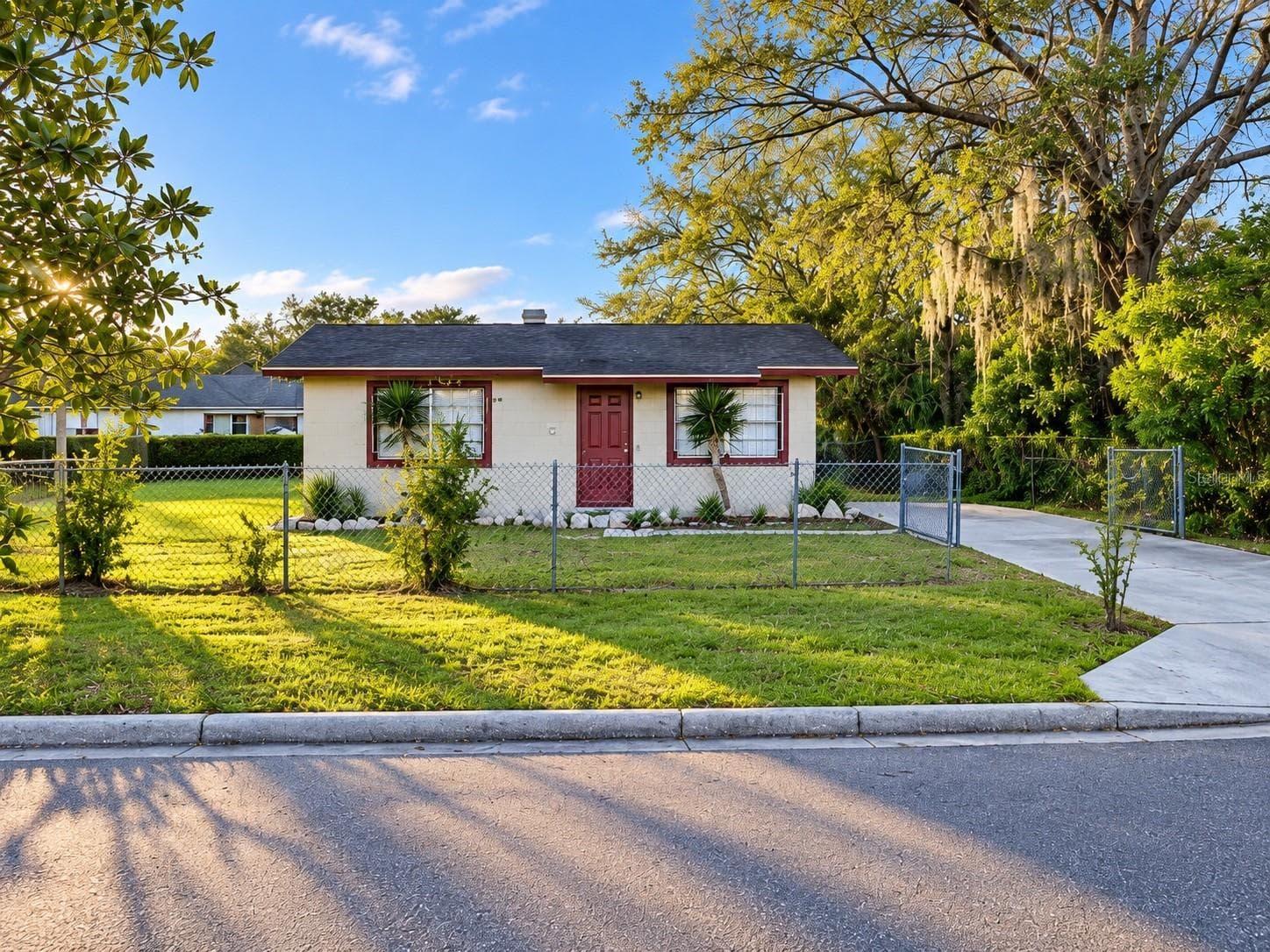 1112/1114 S BAY AVE