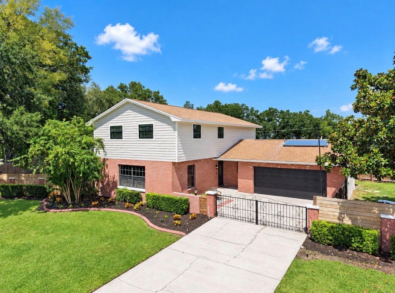 Single Family Residence at 2818 SPRINGDELL CIR, VALRICO, photo 2 of 71