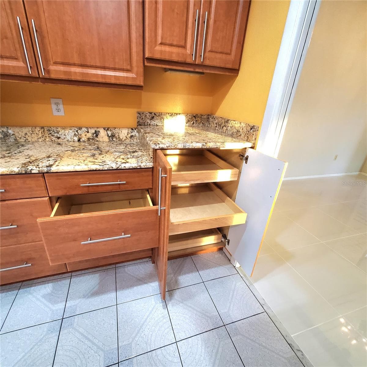 pull out trays and deep drawers. nice hardware - 49 SANDSTONE CIR, VENICE