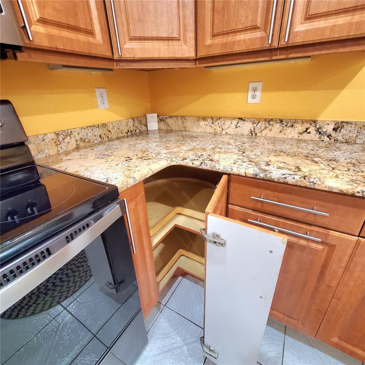 lazy susan - 49 SANDSTONE CIR, VENICE