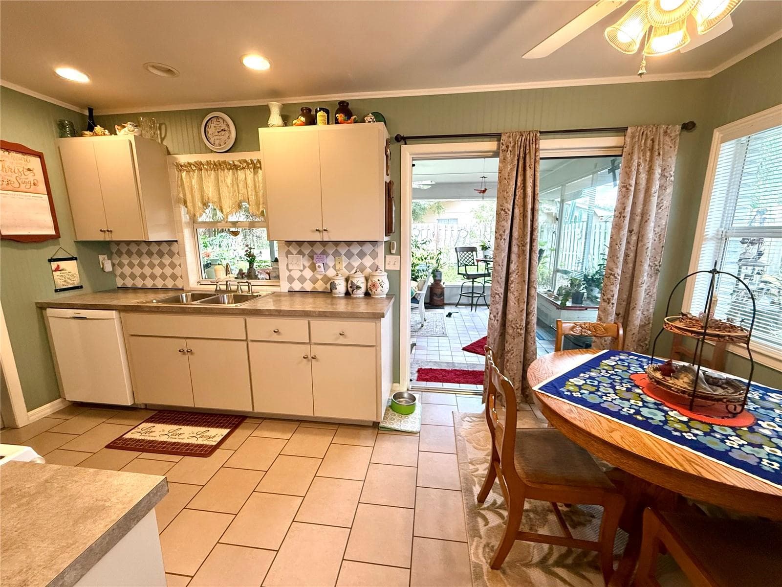 Single Family Residence at 400 BAYOU RD, WINTER HAVEN, photo 2 of 72