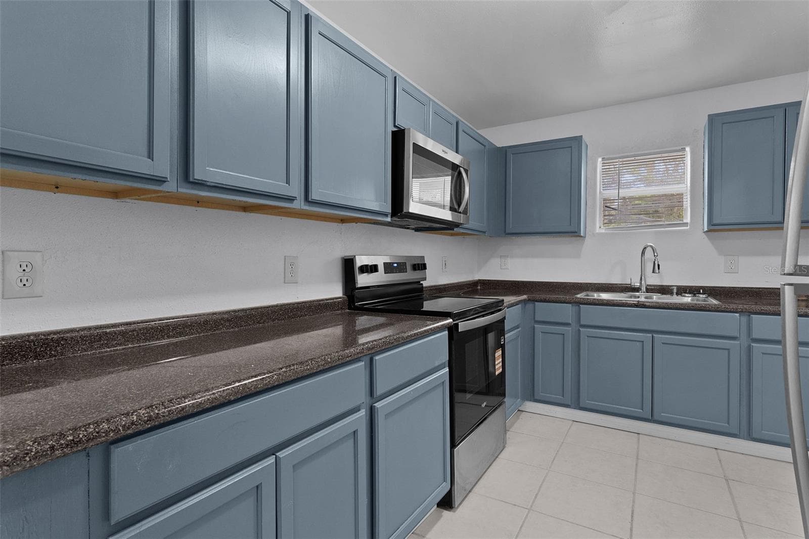 Single Family Residence at 31128 LOCHMORE CIR, MOUNT PLYMOUTH, photo 10 of 45