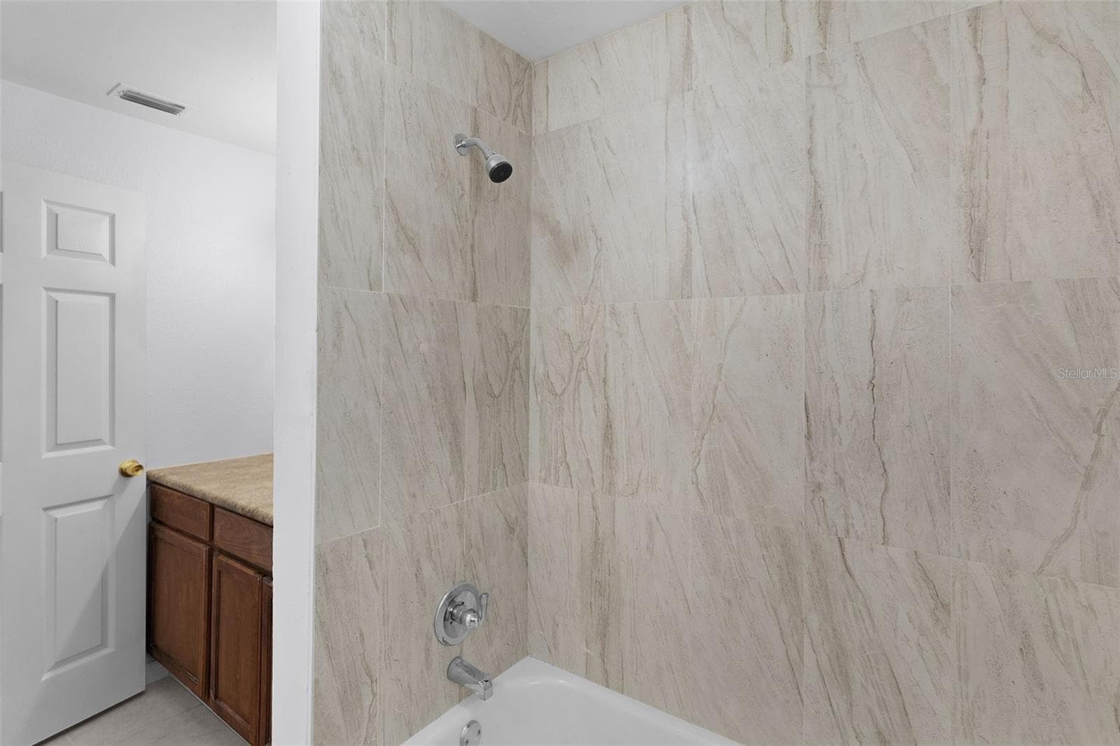 Single Family Residence at 31128 LOCHMORE CIR, MOUNT PLYMOUTH, photo 14 of 45