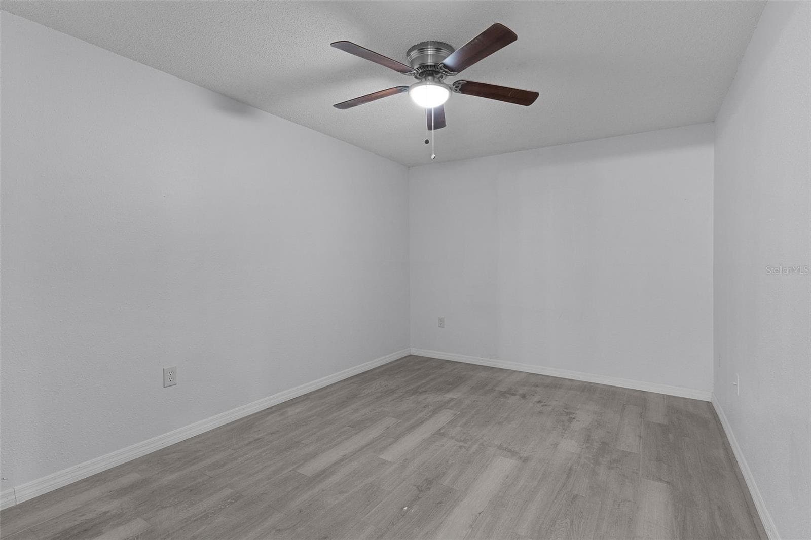 Single Family Residence at 31128 LOCHMORE CIR, MOUNT PLYMOUTH, photo 15 of 45