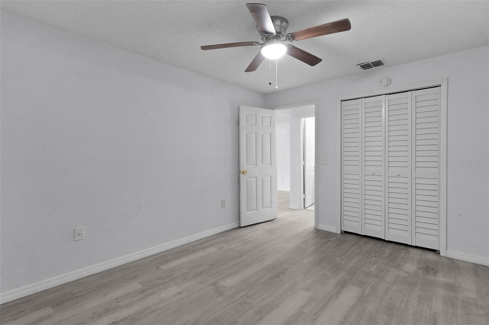 Single Family Residence at 31128 LOCHMORE CIR, MOUNT PLYMOUTH, photo 16 of 45
