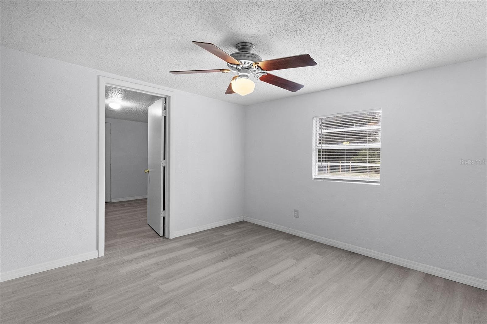 Single Family Residence at 31128 LOCHMORE CIR, MOUNT PLYMOUTH, photo 18 of 45