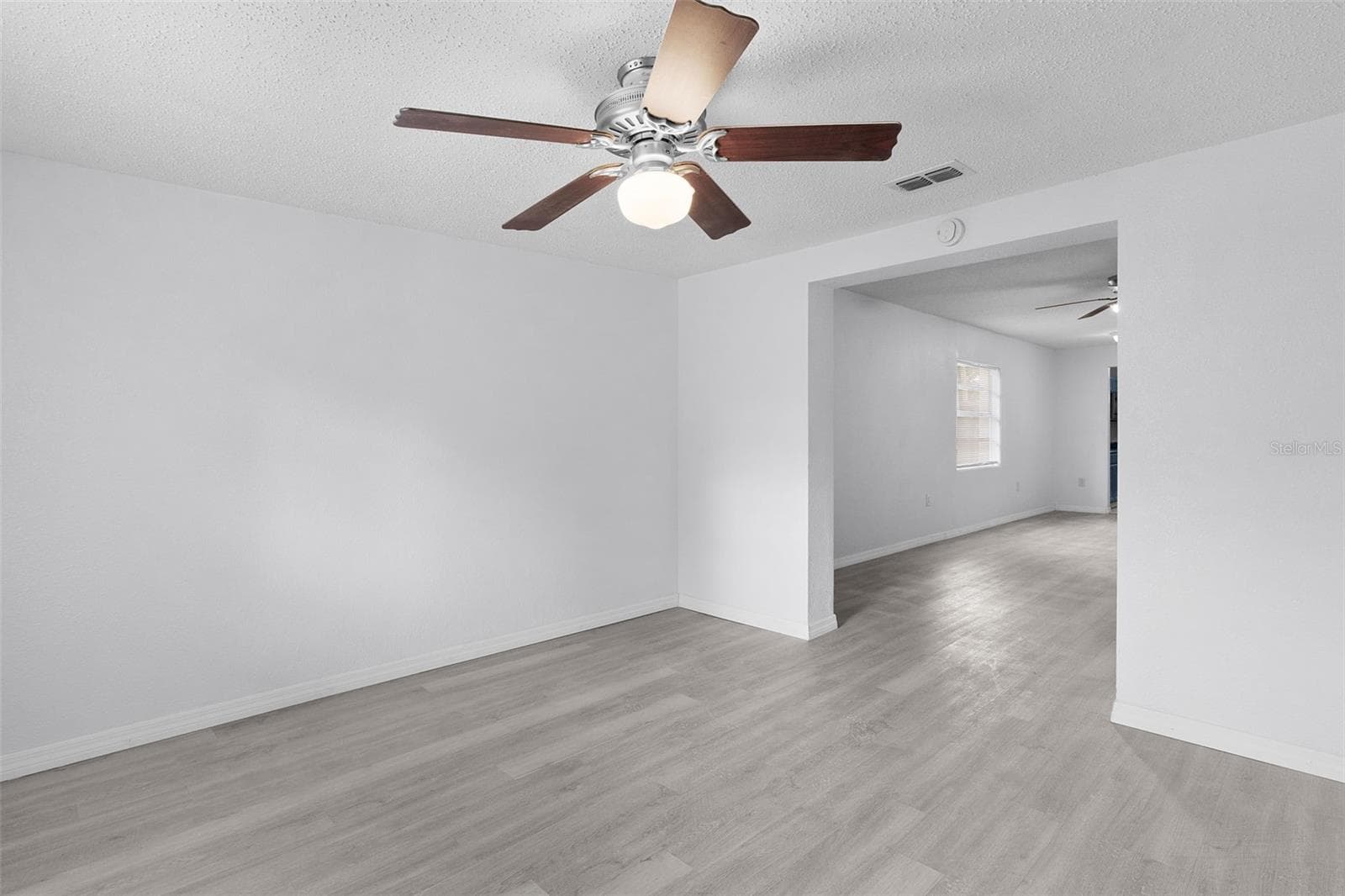 Single Family Residence at 31128 LOCHMORE CIR, MOUNT PLYMOUTH, photo 19 of 45