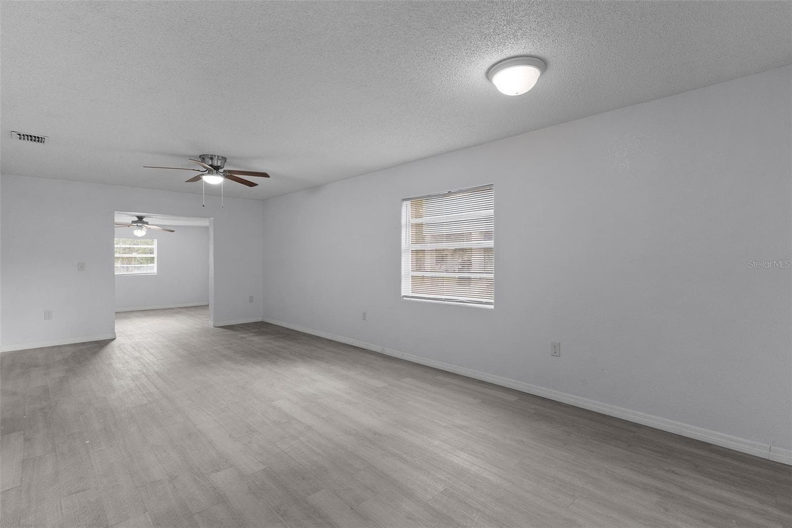 Single Family Residence at 31128 LOCHMORE CIR, MOUNT PLYMOUTH, photo 26 of 45
