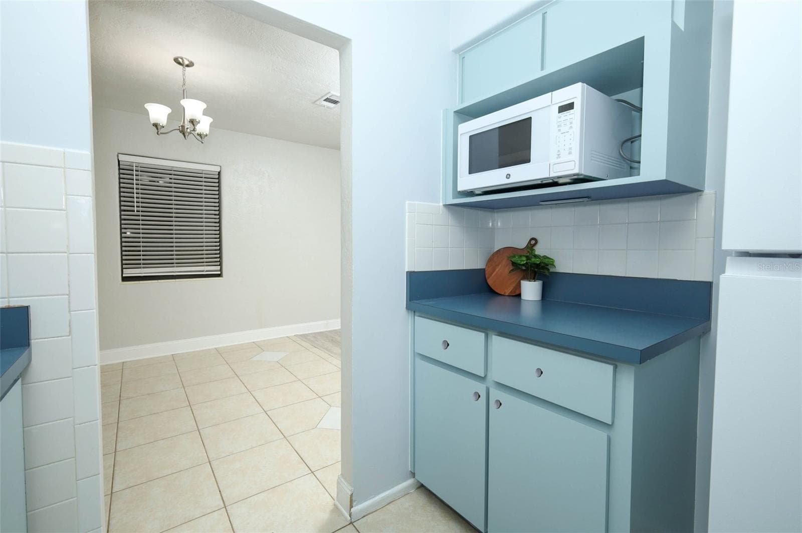 Kitchen with brand new knobs finished after photos & microwave - 506 S ELSASSER ST, DELAND