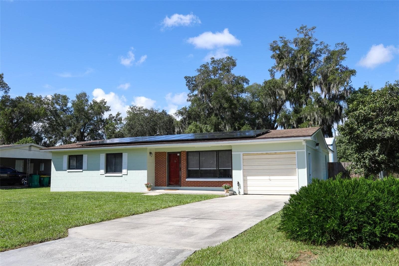 Single Car Garage and driveway - 506 S ELSASSER ST, DELAND