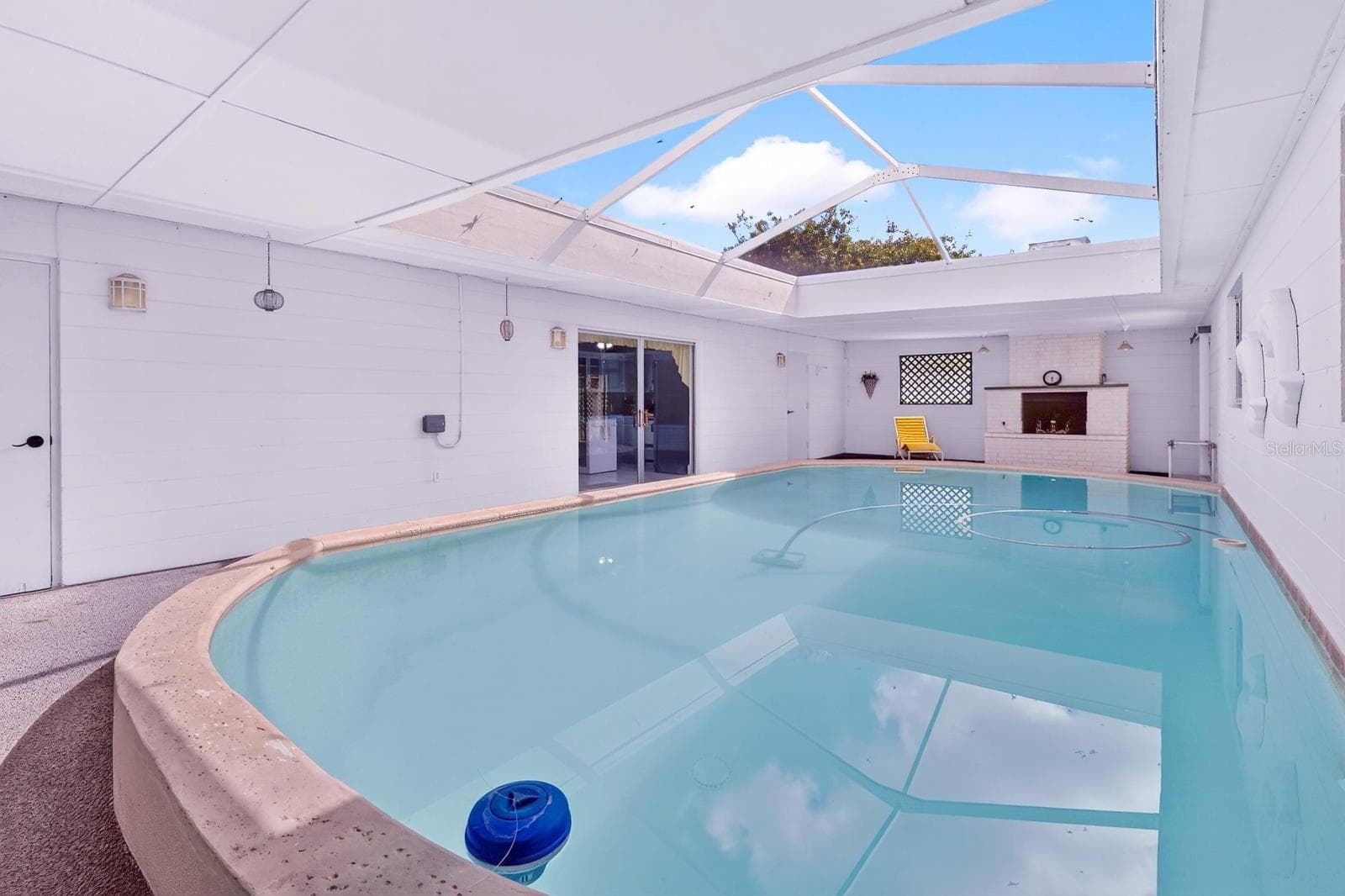Semi Enclosed Pool - 521 S LARRY CIR, BRANDON