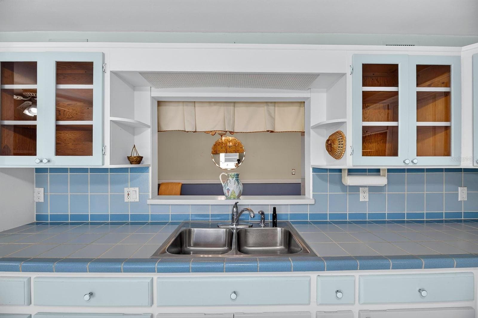 Pass-Thru to Dining Room - 521 S LARRY CIR, BRANDON