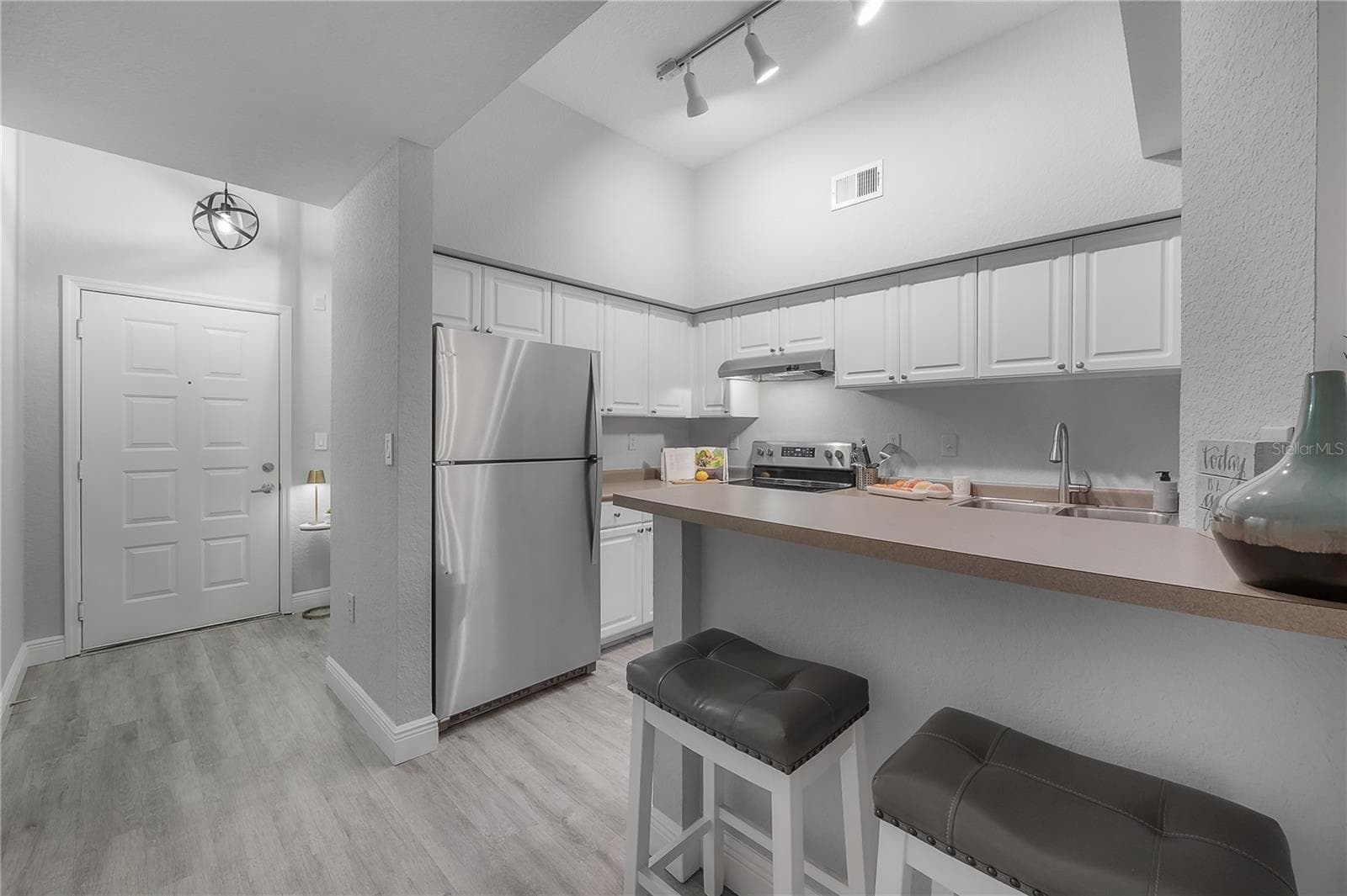 Condominium at 402 S ARMENIA AVE #114, TAMPA, photo 8 of 47