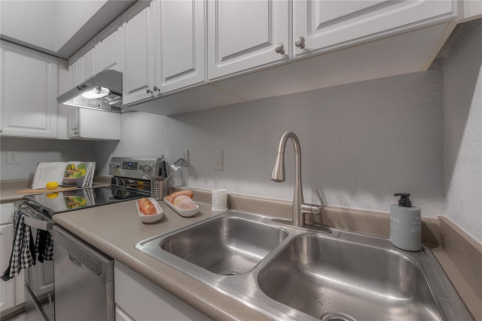Condominium at 402 S ARMENIA AVE #114, TAMPA, photo 10 of 47