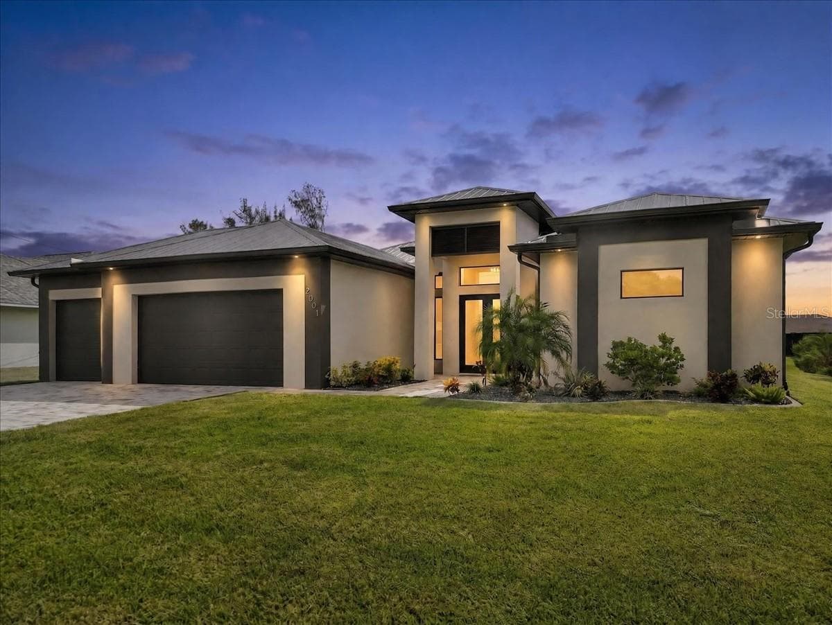 2001 SW 8TH CT