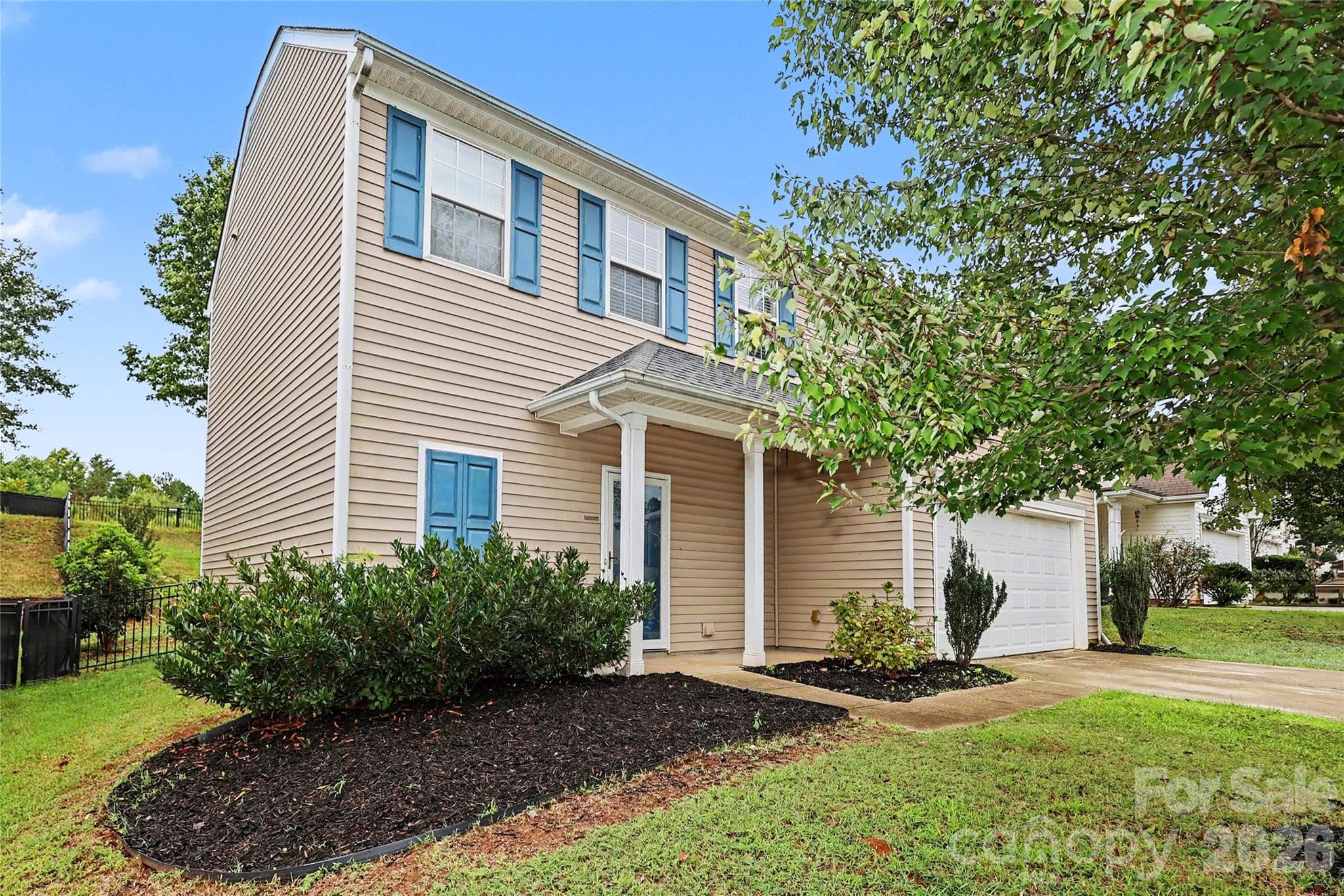 Single Family Residence at 3833 Catawba Creek Drive, Gastonia, photo 2 of 40