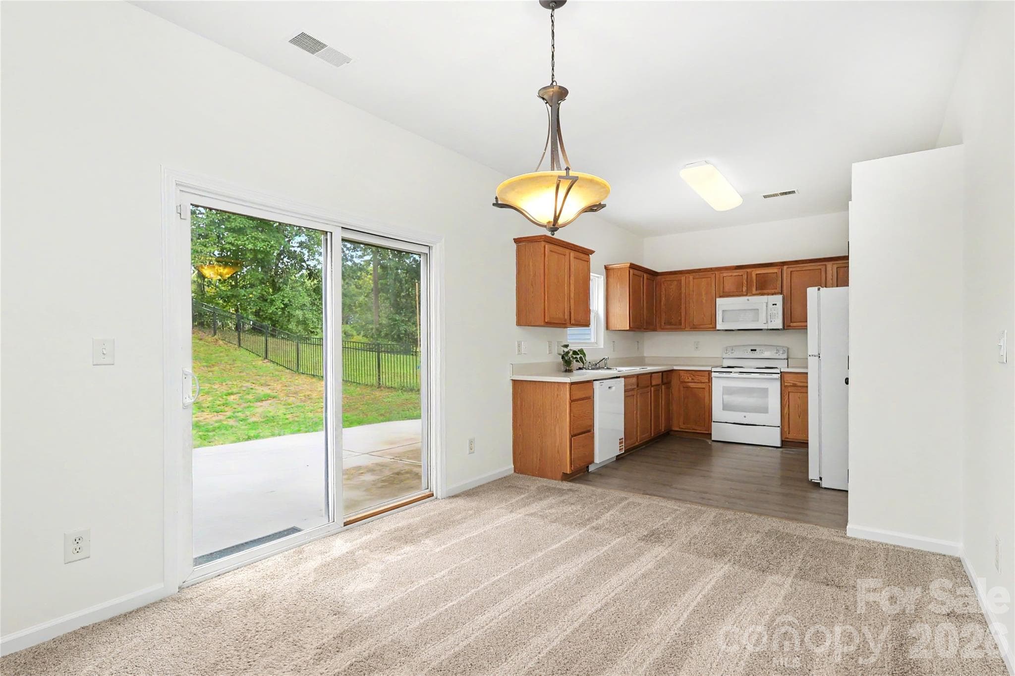 Single Family Residence at 3833 Catawba Creek Drive, Gastonia, photo 9 of 40
