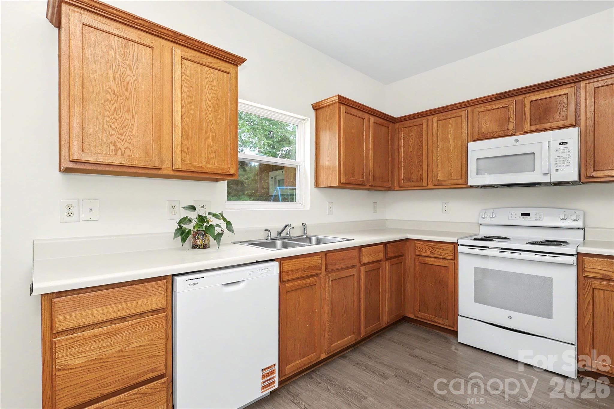 Single Family Residence at 3833 Catawba Creek Drive, Gastonia, photo 11 of 40