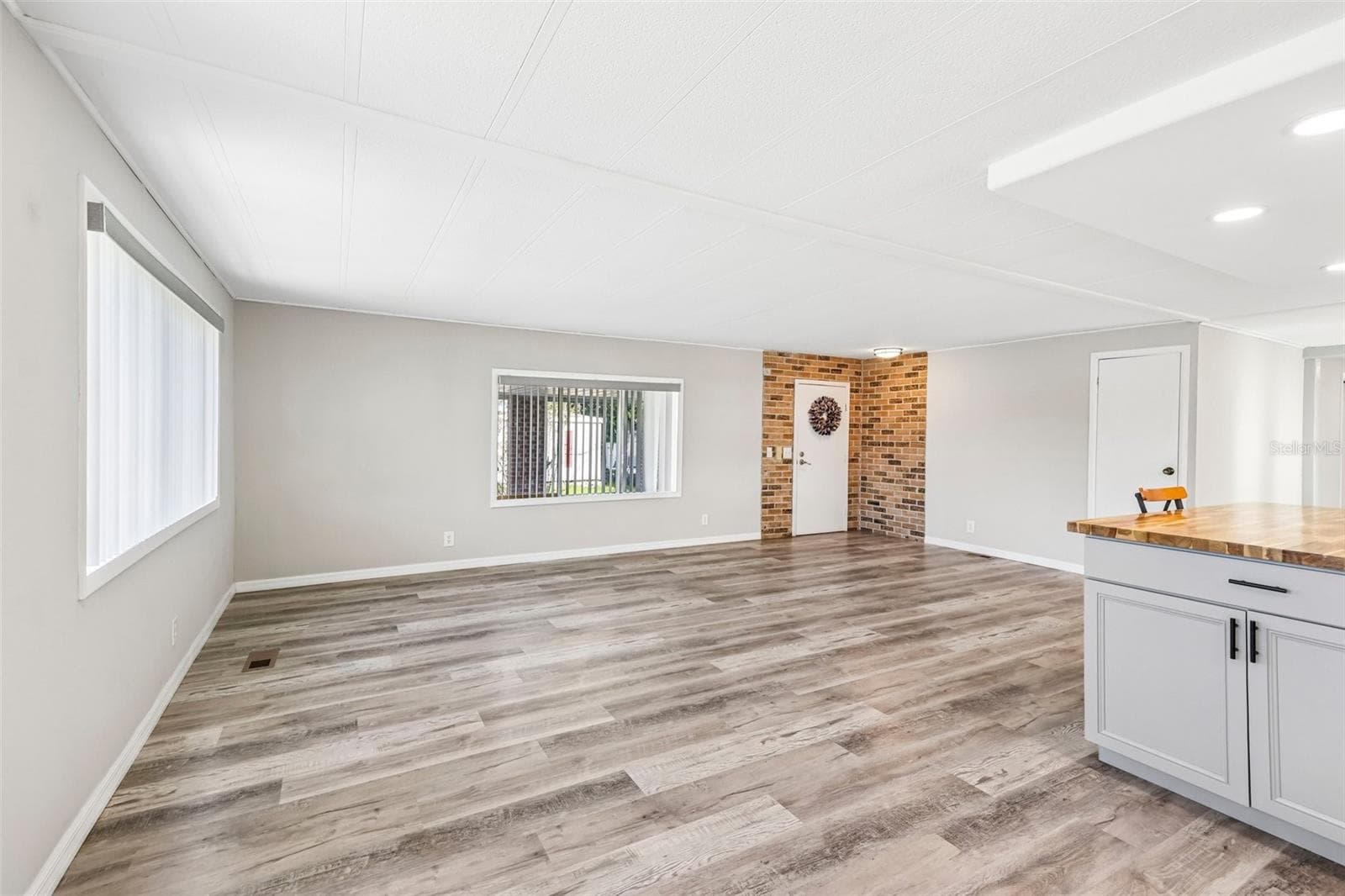 Dining room & Family room - 11 FLORENCE BLVD, DEBARY