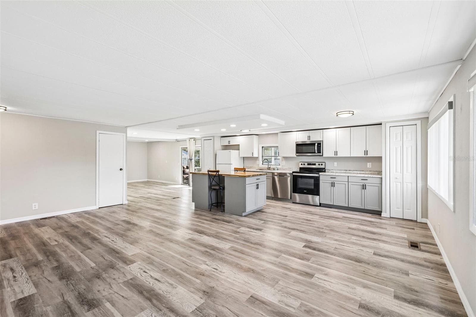 Family room, Dining room & Kitchen - 11 FLORENCE BLVD, DEBARY